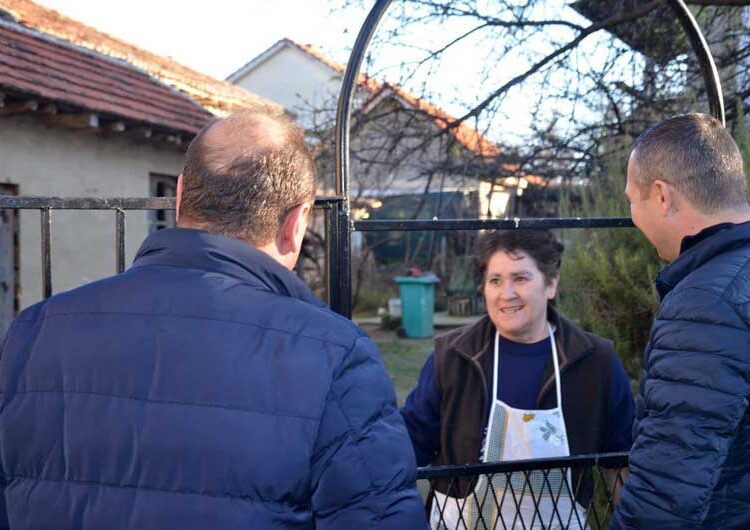 Струмичкото СДСМ подели 100 пакети со прехранбени производи и средства за лична хигиена