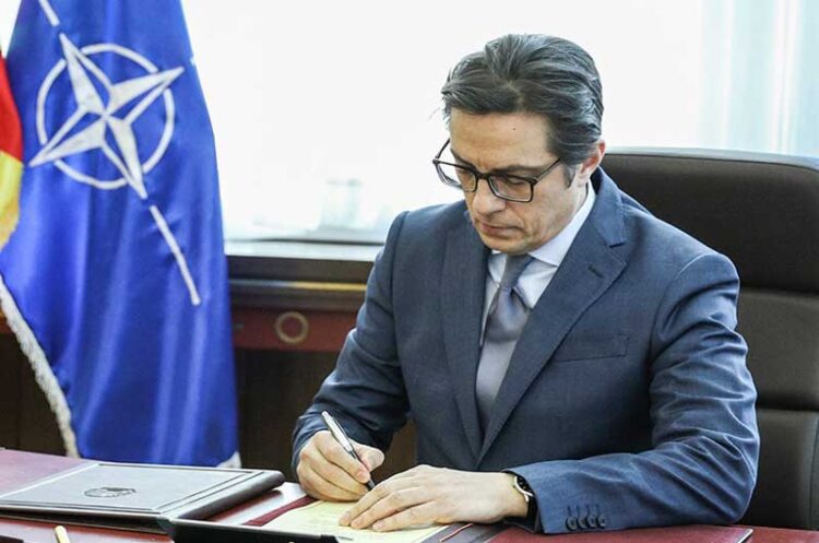 Честитка од претседателот Стево Пендаровски по повод новогодишните празници