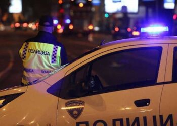 Приведено 22-годишно момче, нападнал вработена во угостителски објект и ја оштетил влезната врата