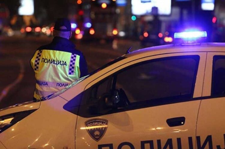 Приведено 22-годишно момче, нападнал вработена во угостителски објект и ја оштетил влезната врата