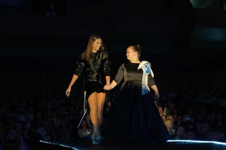 Млади со попреченост ѕвезди на модната писта – „Убави сме, свои сме“