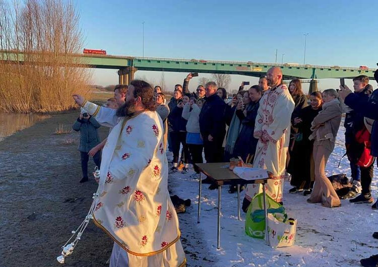 Македонците во Холандија за прв пат го организираа православниот обичај фаќањето на крстот – најсреќен беше Роберт Димитроски