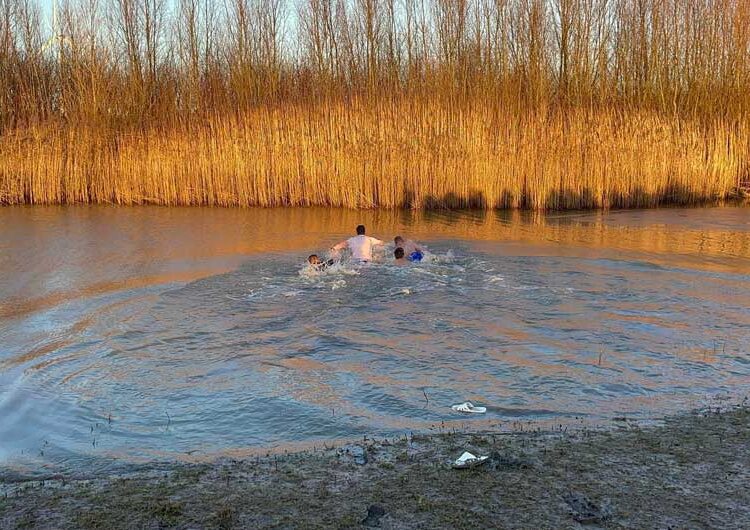 Македонците во Холандија за прв пат го организираа православниот обичај фаќањето на крстот – најсреќен беше Роберт Димитроски