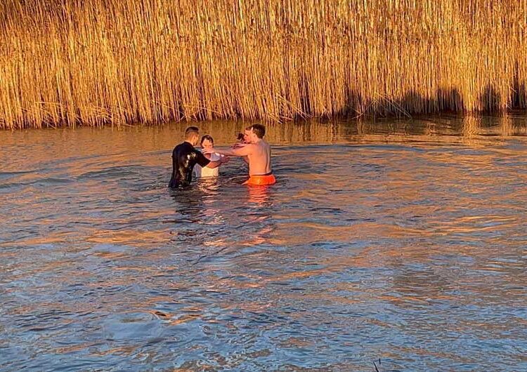 Македонците во Холандија за прв пат го организираа православниот обичај фаќањето на крстот – најсреќен беше Роберт Димитроски