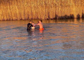 Македонците во Холандија за прв пат го организираа православниот обичај фаќањето на крстот – најсреќен беше Роберт Димитроски