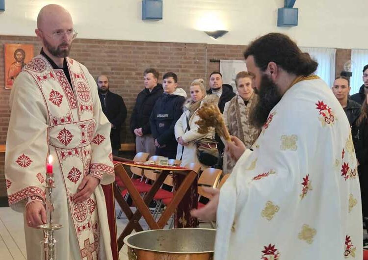 Македонците во Холандија за прв пат го организираа православниот обичај фаќањето на крстот – најсреќен беше Роберт Димитроски