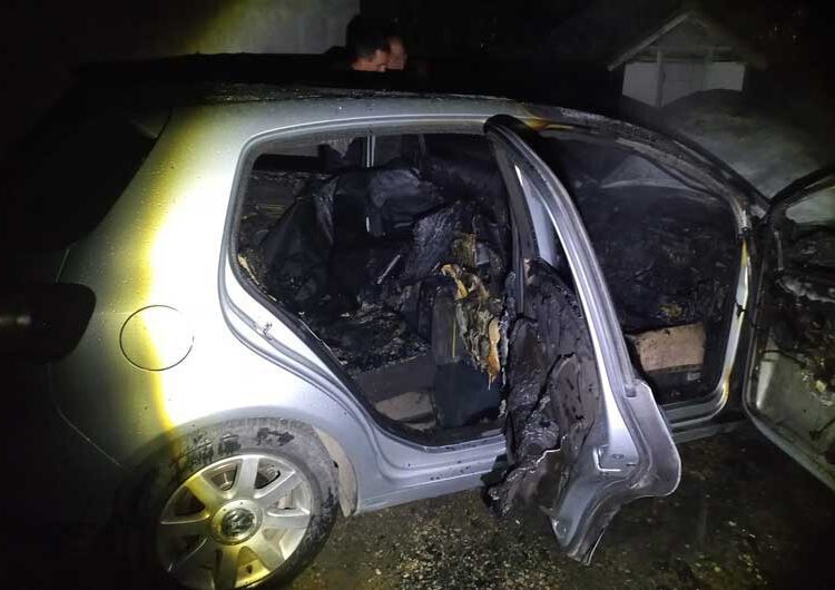 Гореше автомобил во Муртино