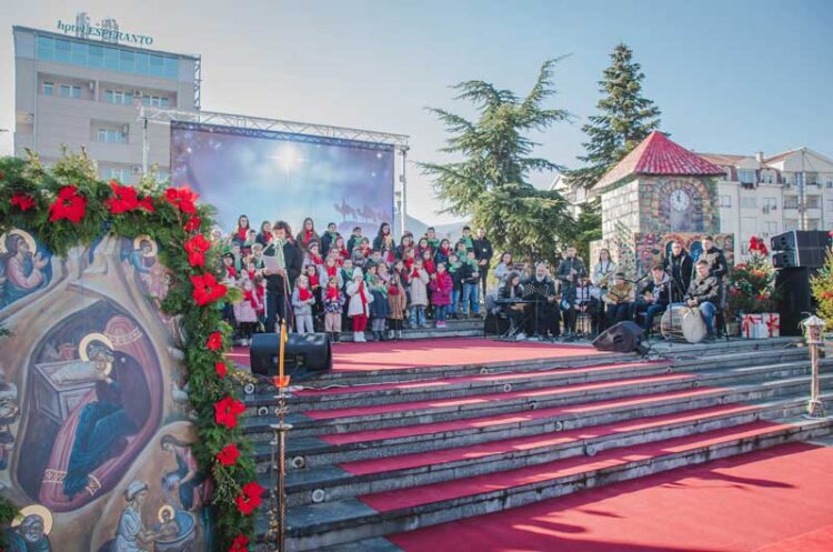 Во сабота на струмичкиот плоштад Хуманитарен Бадникарски концерт