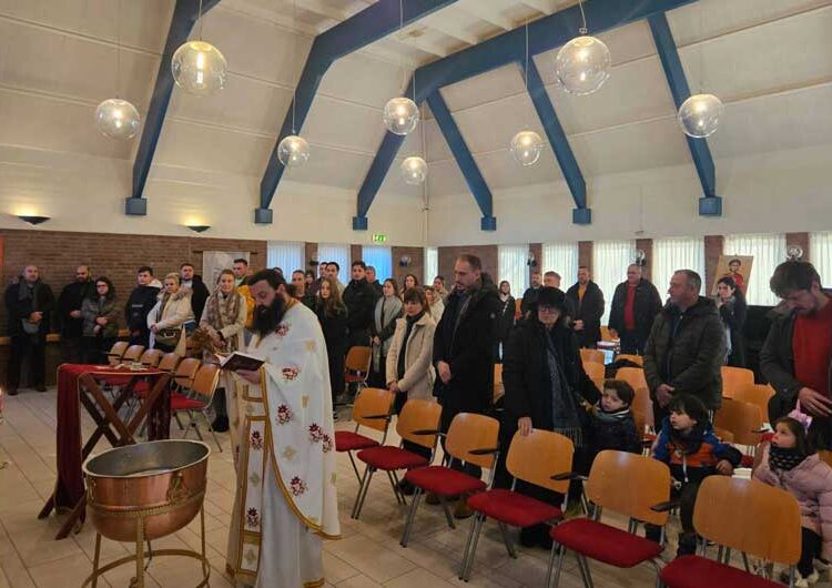 Македонците во Холандија за прв пат го организираа православниот обичај фаќањето на крстот – најсреќен беше Роберт Димитроски