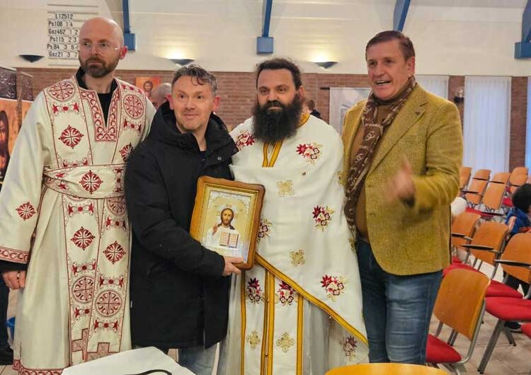 Македонците во Холандија за прв пат го организираа православниот обичај фаќањето на крстот – најсреќен беше Роберт Димитроски