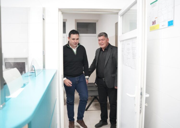 Градоначалникот Костадинов, традиционално на новогодишната ноќ во посета на дежурните јавни служби во Струмица