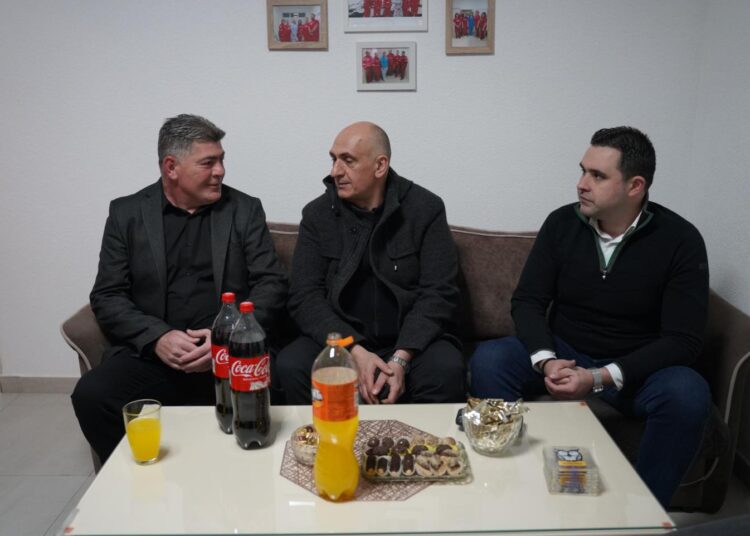 Градоначалникот Костадинов, традиционално на новогодишната ноќ во посета на дежурните јавни служби во Струмица