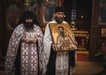 Од синоќа верниците во Струмица се поклонуваат пред моштите на Свети Василиј Велики