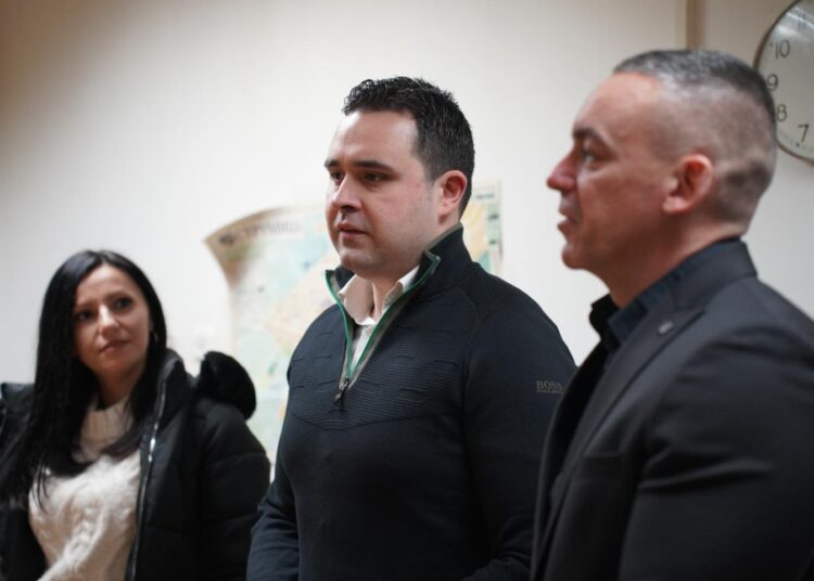 Градоначалникот Костадинов, традиционално на новогодишната ноќ во посета на дежурните јавни служби во Струмица