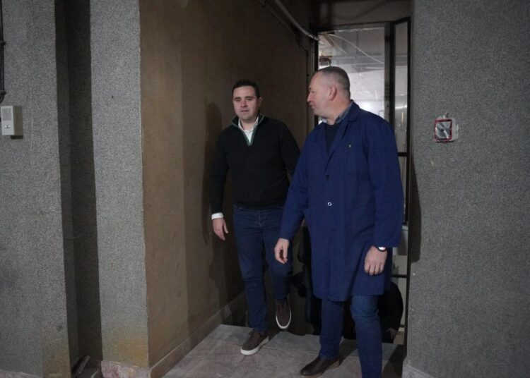 Градоначалникот Костадинов, традиционално на новогодишната ноќ во посета на дежурните јавни служби во Струмица