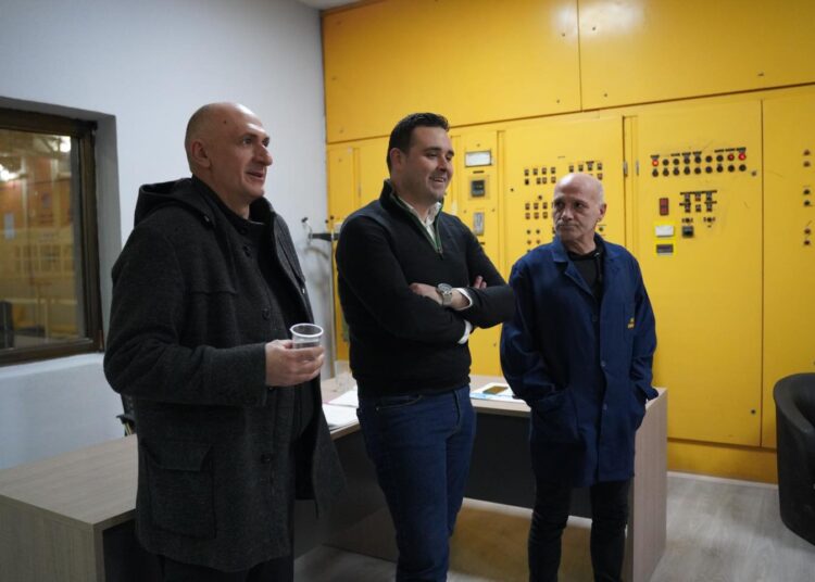 Градоначалникот Костадинов, традиционално на новогодишната ноќ во посета на дежурните јавни служби во Струмица