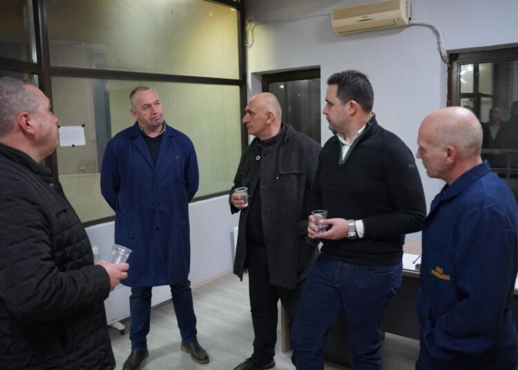 Градоначалникот Костадинов, традиционално на новогодишната ноќ во посета на дежурните јавни служби во Струмица