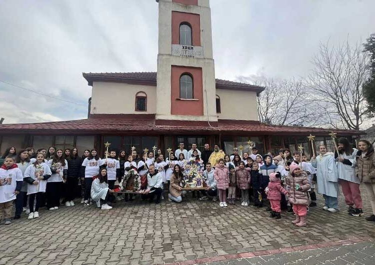 Во Босилово за прв пат се организира Бадникарска поворка, во Штука коледарчиња собраа 14.000 денари за лекување на Дениса Стоева