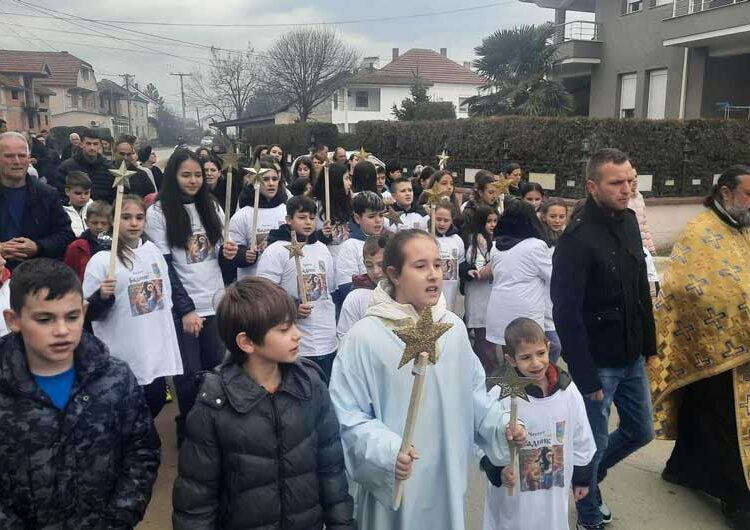 Во Босилово за прв пат се организира Бадникарска поворка, во Штука коледарчиња собраа 14.000 денари за лекување на Дениса Стоева