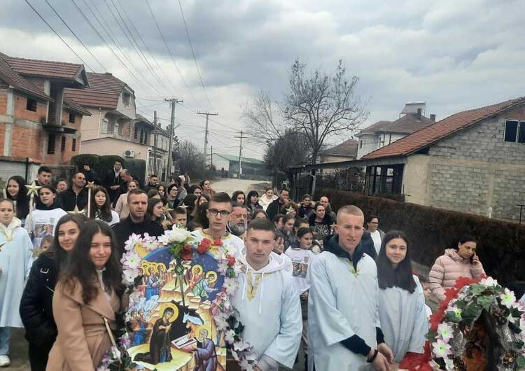 Во Босилово за прв пат се организира Бадникарска поворка, во Штука коледарчиња собраа 14.000 денари за лекување на Дениса Стоева