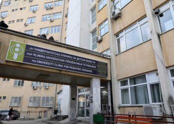 Четиригодишното девојче од Струмица е под интензивна терапија на Клиниката за детски болести, бидејќи е донесено во исклучително тешка состојба