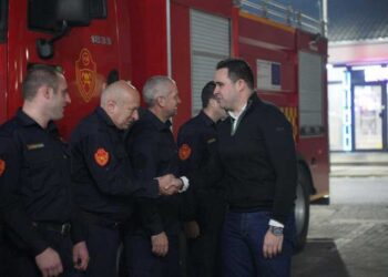 Градоначалникот Костадинов, традиционално на новогодишната ноќ во посета на дежурните јавни служби во Струмица