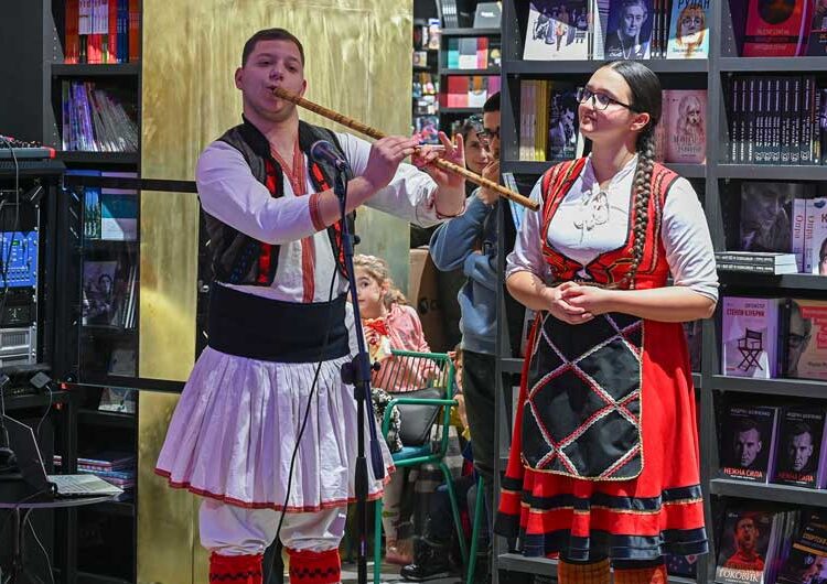 Промовирана сликовница „Рокчето“ на струмичанецот Никола Маџиров