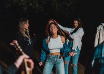 Александра Јанева ранета: „Ни букет од рози не те пере сега“