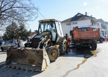 Неколку улици во градот Струмица се без вода поради дефект на главна водоводна линија