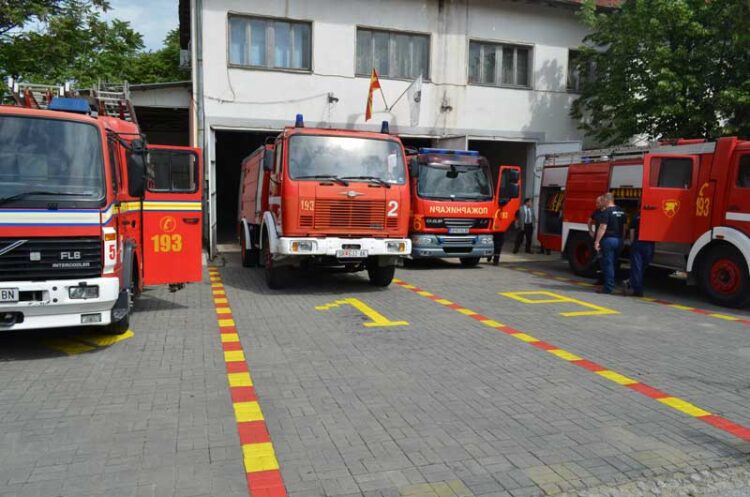 ЦУК: Пожарникарите на Струмица интервенирале на запалена ниска вегетација