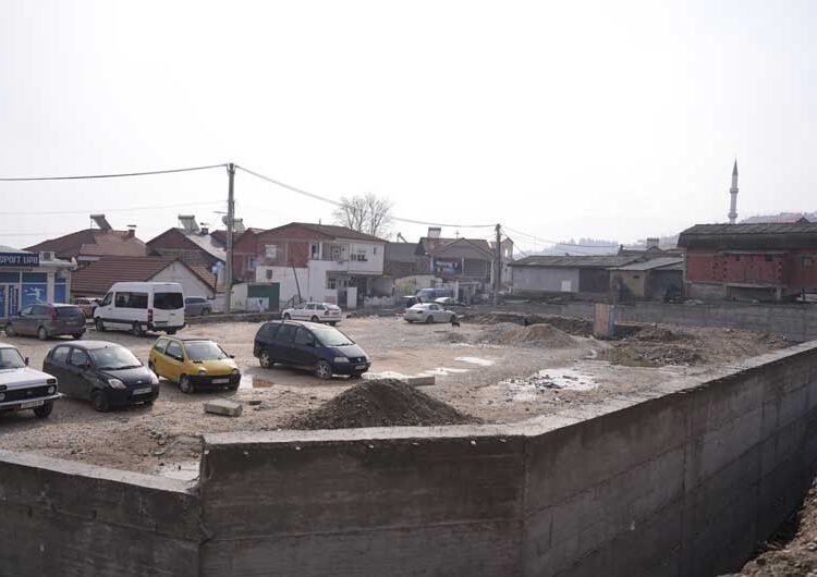 Завршени се потпорните ѕидови покрај новото игралиште и паркиралиште на местото на некогашната „маларична“