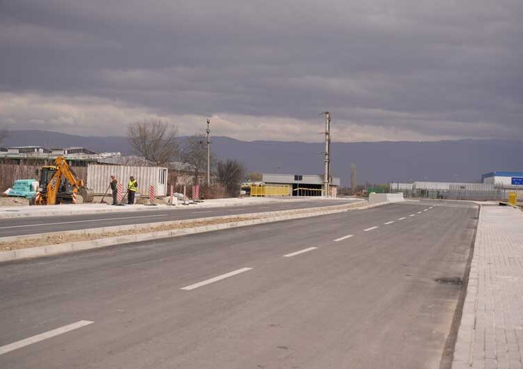 Министерот Бочварски е во Струмица, со градоначалникот Костадинов на увид на инфраструктурни проекти кои се реализираат