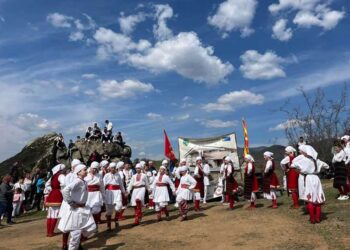 ФОТО: Голем број граѓани кај каменот на плодноста – се славеа Светите 40 Севасастиски маченици