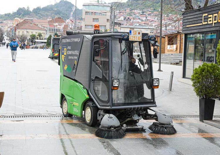ФОТО: „Комуналци“ направија генералка на плоштадот и струмичкото корзо по карневалската фешта