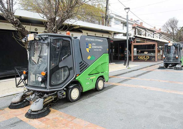 ФОТО: „Комуналци“ направија генералка на плоштадот и струмичкото корзо по карневалската фешта