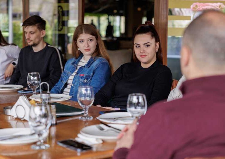 Филипче се сретна со млади лекари и специјализанти во Струмица