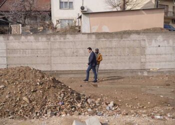 Завршени се потпорните ѕидови покрај новото игралиште и паркиралиште на местото на некогашната „маларична“