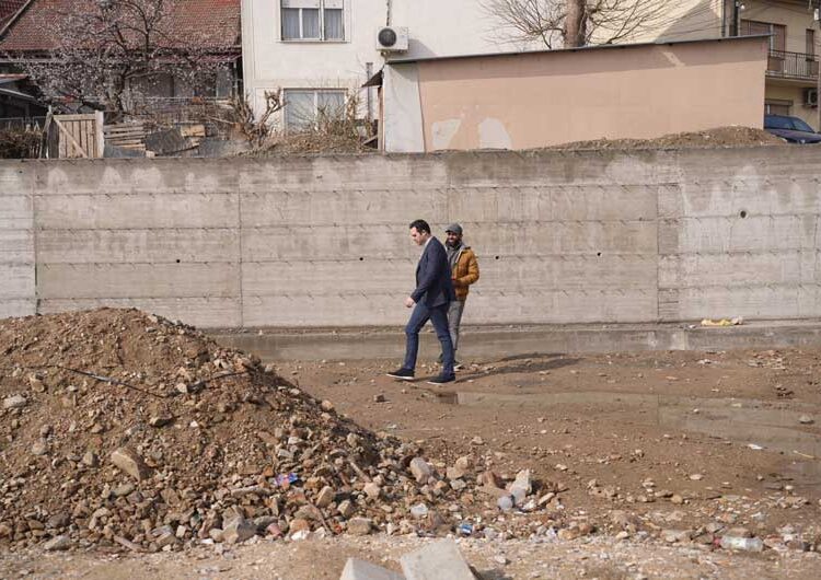 Завршени се потпорните ѕидови покрај новото игралиште и паркиралиште на местото на некогашната „маларична“