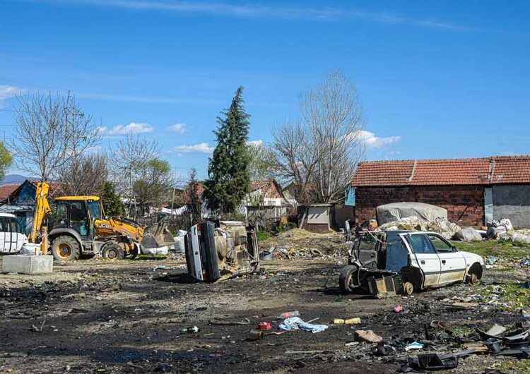 ФОТО: „Комуналец“ почна со акцијата за машинско чистење на диви депонии