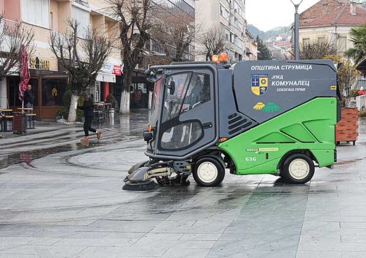 ФОТО: „Комуналци“ направија генералка на плоштадот и струмичкото корзо по карневалската фешта