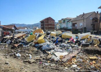 ФОТО: „Комуналец“ почна со акцијата за машинско чистење на диви депонии