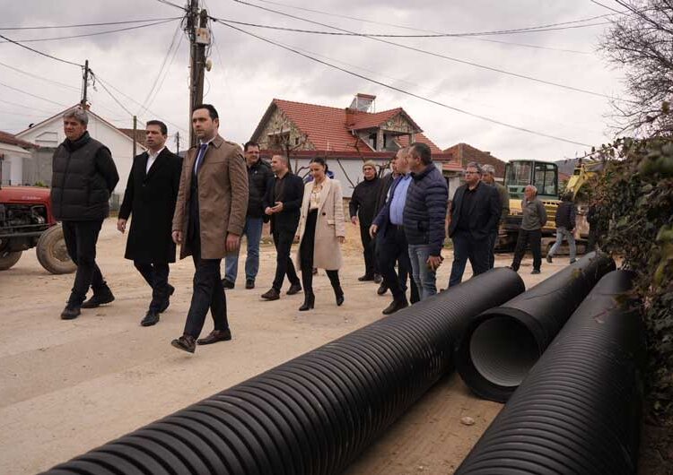 Министерот Бочварски е во Струмица, со градоначалникот Костадинов на увид на инфраструктурни проекти кои се реализираат