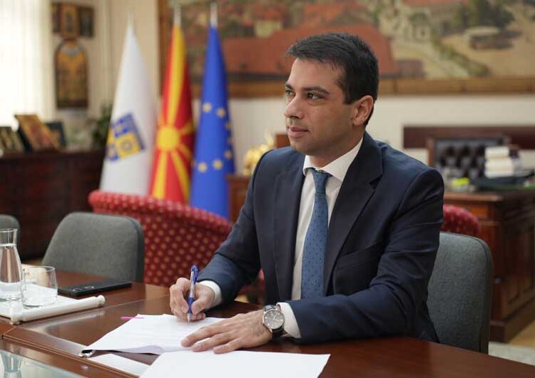 Министерот Бочварски е во Струмица, со градоначалникот Костадинов на увид на инфраструктурни проекти кои се реализираат