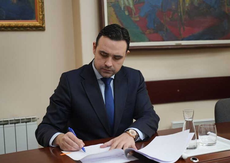 Министерот Бочварски е во Струмица, со градоначалникот Костадинов на увид на инфраструктурни проекти кои се реализираат