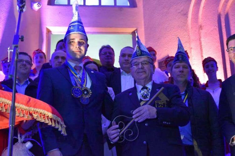 Почна карневалот во Струмица – Цицимов му го зеде клучот на градоначалникот, ќе владее без политика