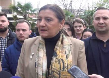 Тренчевска се сретна со млади во Струмица – разговараа за политиките на Владата за подобрување на квалитетот на животот на младите