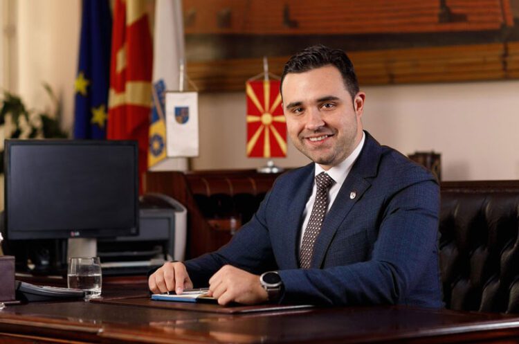 Струмичкиот градоначалник Костадин Костадинов денеска слави роденден