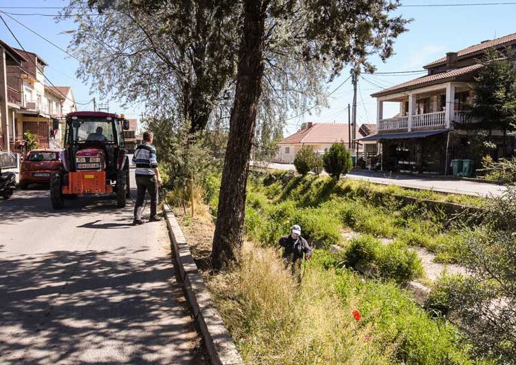 „Комуналец“ започна со прскање против коров и други растенија низ поројот „Крушевска Република“
