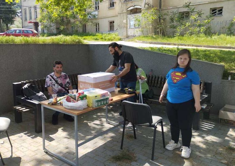 Голема хуманост на струмичани на првиот ден од хуманитарната акција на Здружението „Вера“