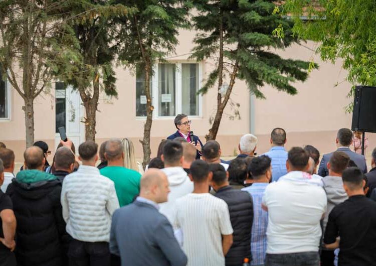 Стево Пендаровски имаше средби со жители на Ново Село, Босилово и Василево